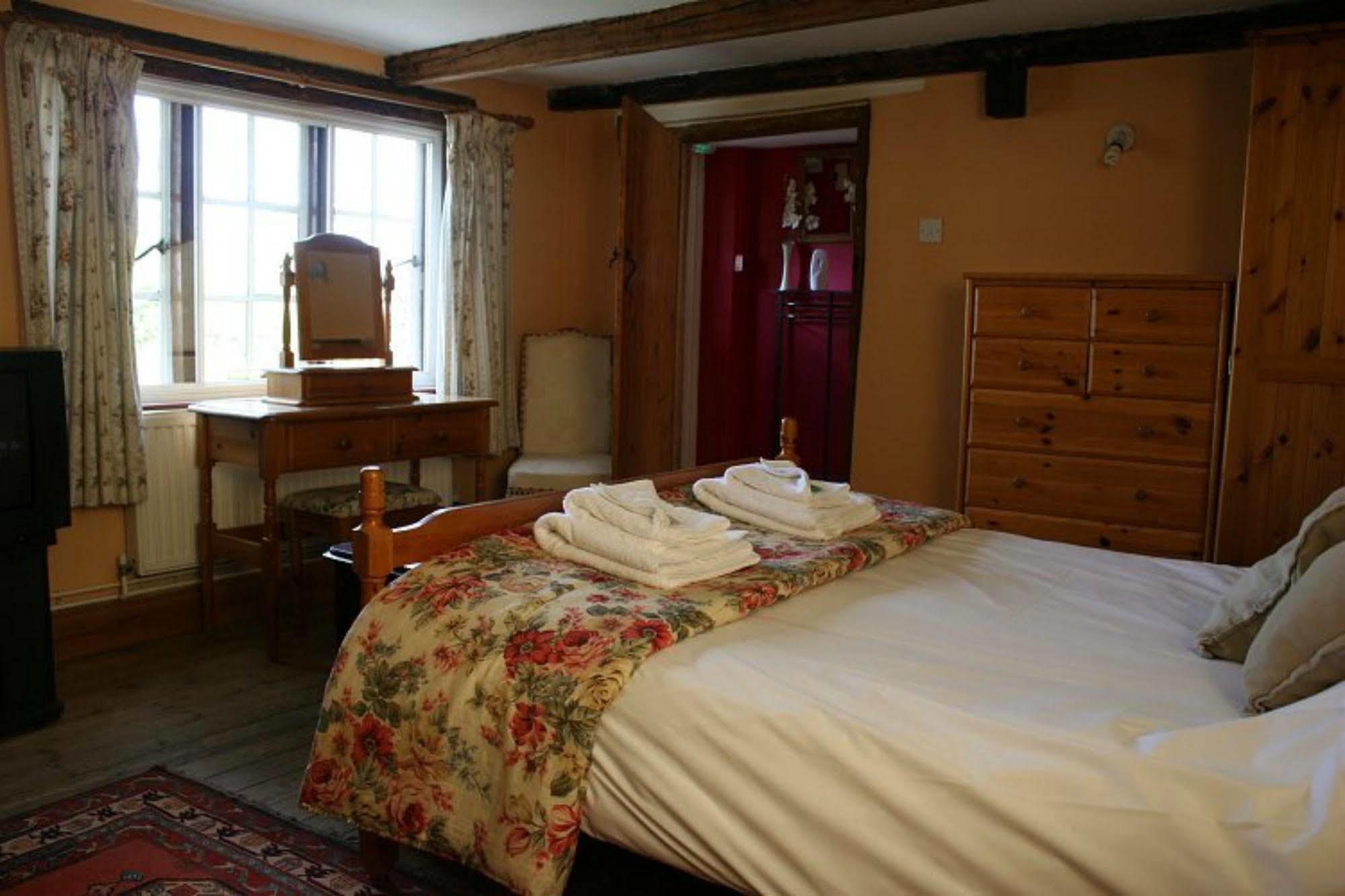 The Carpenters Arms Hotel Newbury  Luaran gambar